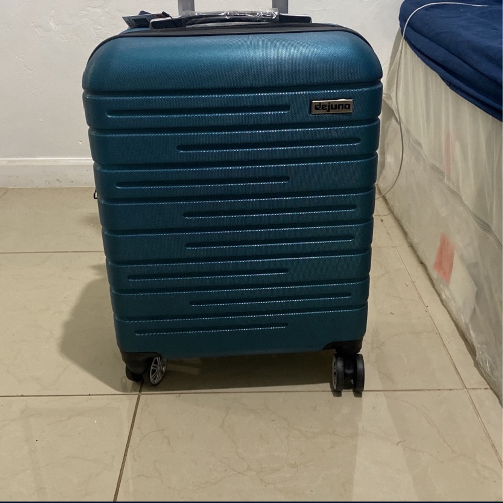 Dejuno suitcase